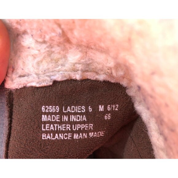 Clarks Ankle Boots Beige Suede Womens 6M Faux Fur Lining Side Zipper - Picture 10 of 10